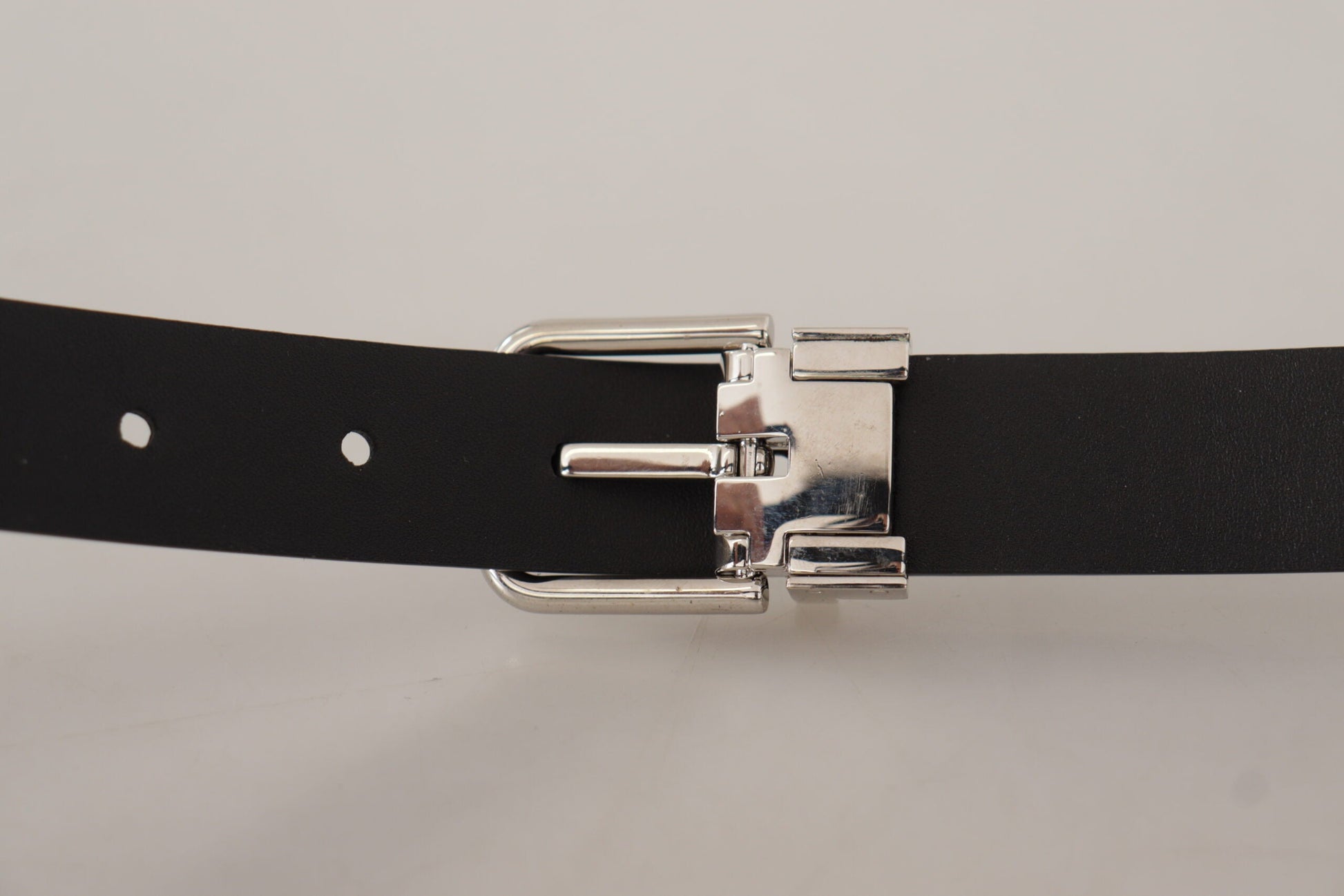 Dolce & Gabbana Elegant Leather Belt with Metal Buckle - 100 cm / 40 Inches